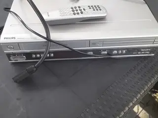 Philips combi vhs og dvd afspiller.