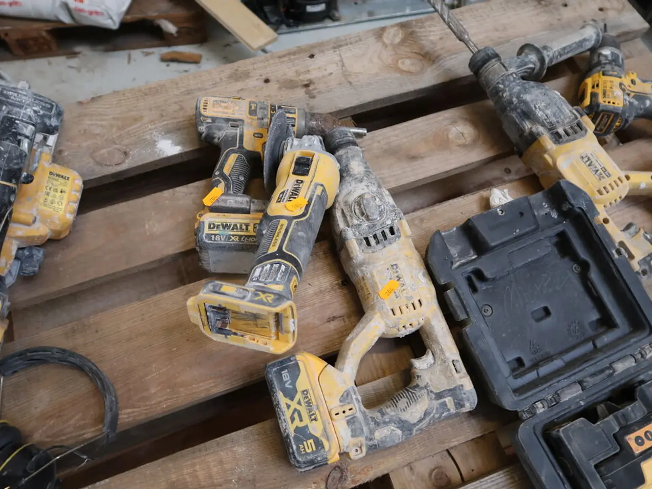 Billede 1 - 3 stk. akku håndværktøj DEWALT DCD795 m.fl. med 2 stk. batterier
