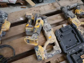 3 stk. akku håndværktøj DEWALT DCD795 m.fl. med 2 stk. batterier