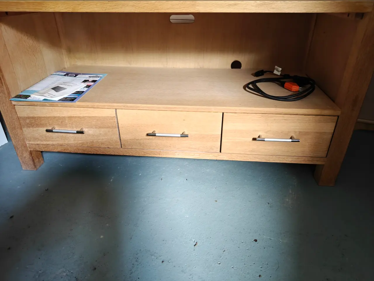 Billede 1 - Tv bord i plankeeg