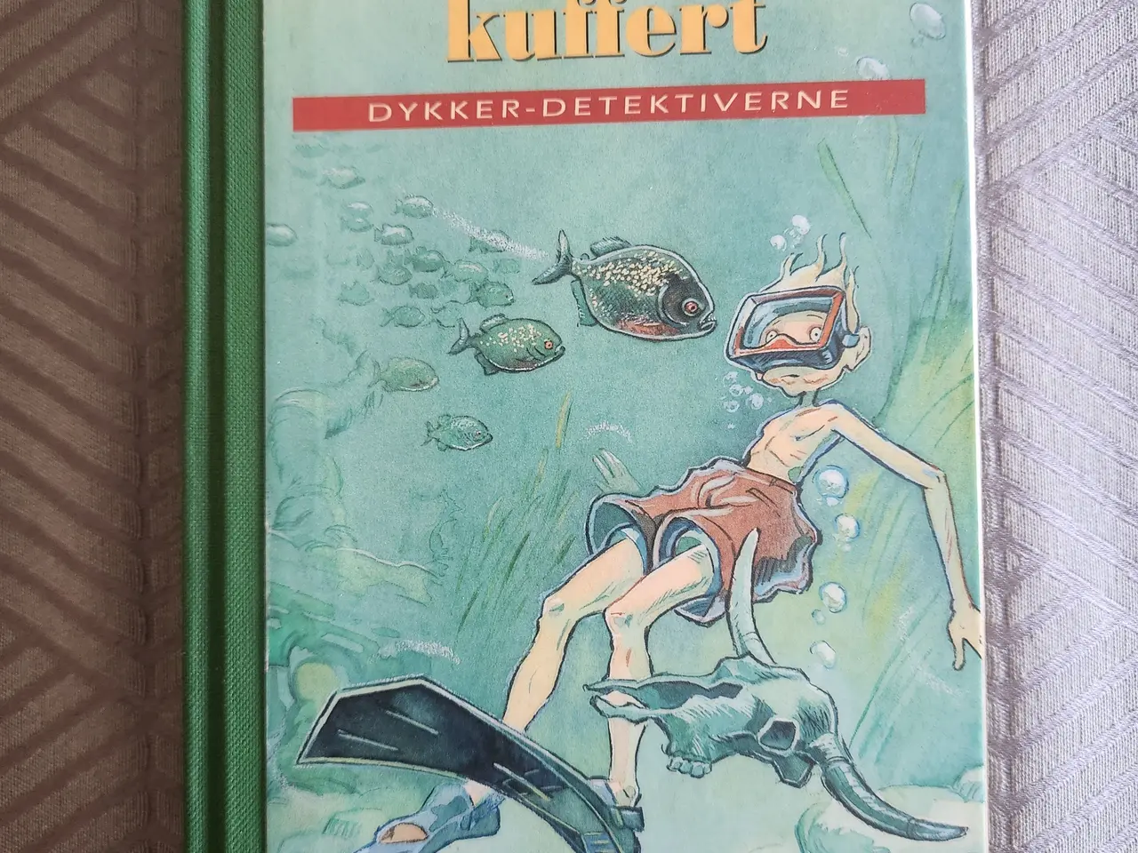 Billede 1 - Bugtalerens kuffert af Henrik Einspor