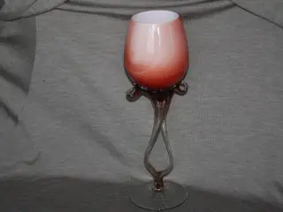 Tulipanformet vase på høj fod