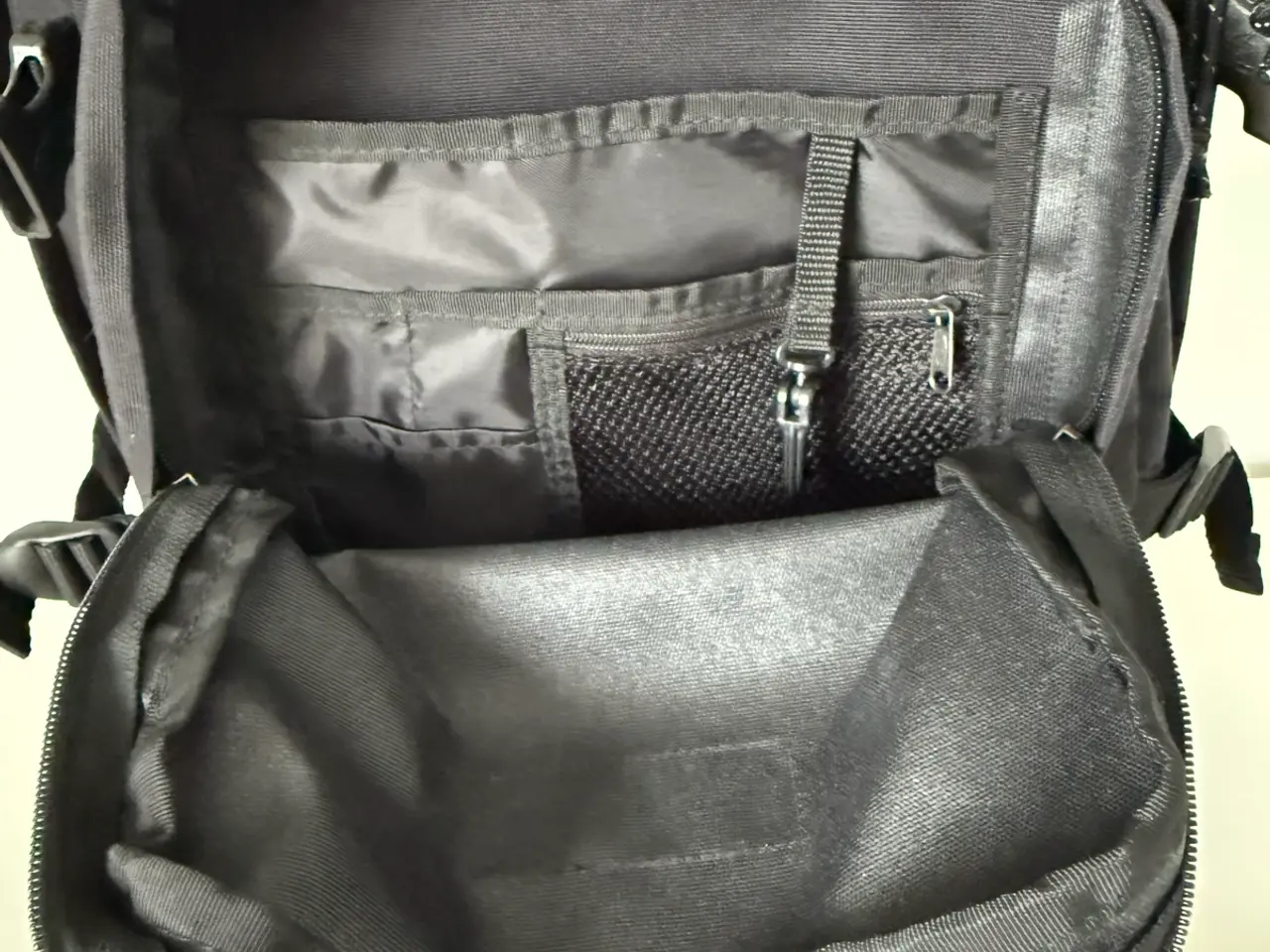 Billede 13 - Eastpak Tutor rygsæk 39L-black, som ny!