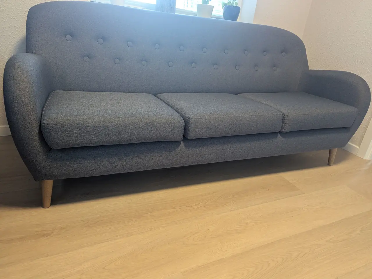 Billede 1 - Flot grå 3-personers sofa 
