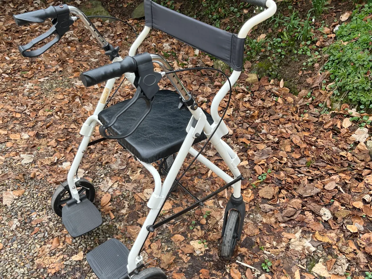 Billede 2 - Rollator/ kørestol