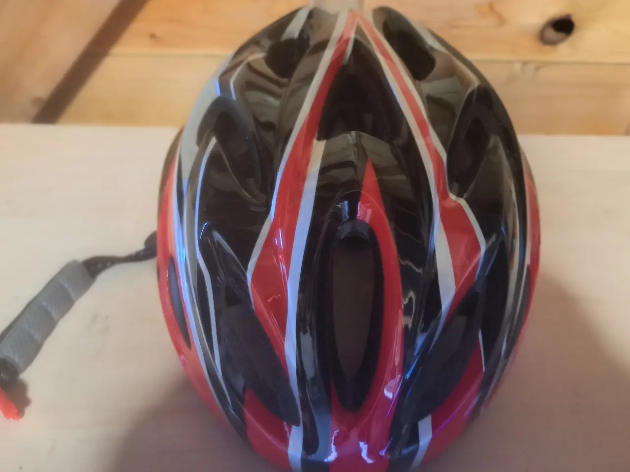 Billede 4 - Cykelhjelm og solbriller brugt 1x