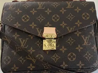 Skuldertaske i monogram kanvas