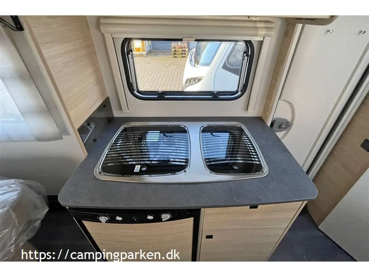 Billede 5 - 2024 - Caravelair ALBA 460 ARTIC Let rejsevogn med mover, tagmonteret boksmarkise og meget mere - til elbilen