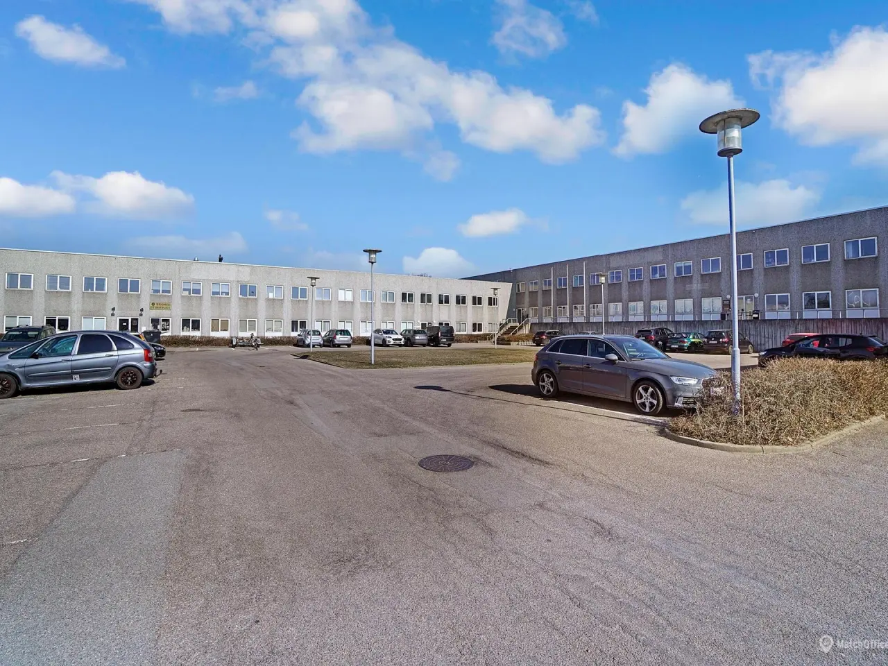 Billede 1 - Flot og fleksibel ejendom på Industrivej 51 i Roskilde til kontor.