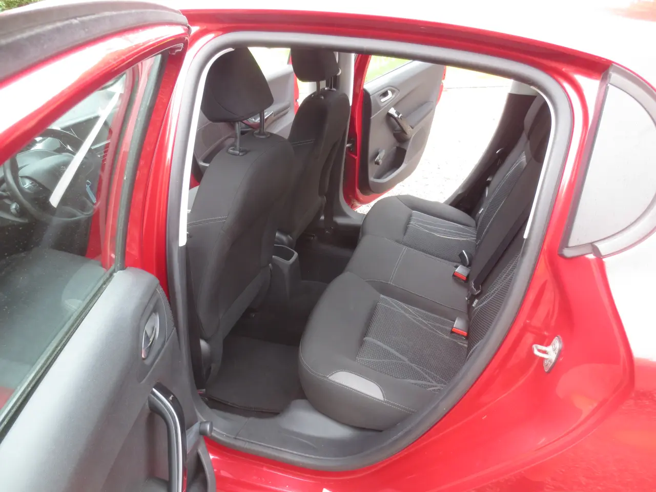 Billede 15 - Pæn Peugeot 208 1.2 i År 14. Nysynet.