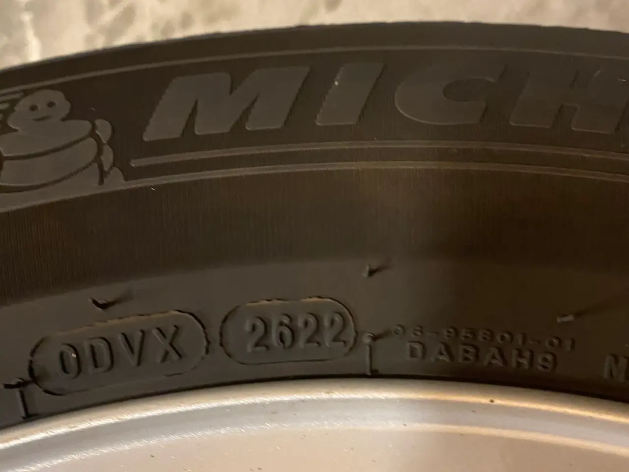 Billede 5 - Ford Kuga Original 17" med Michelin Helårsdæk