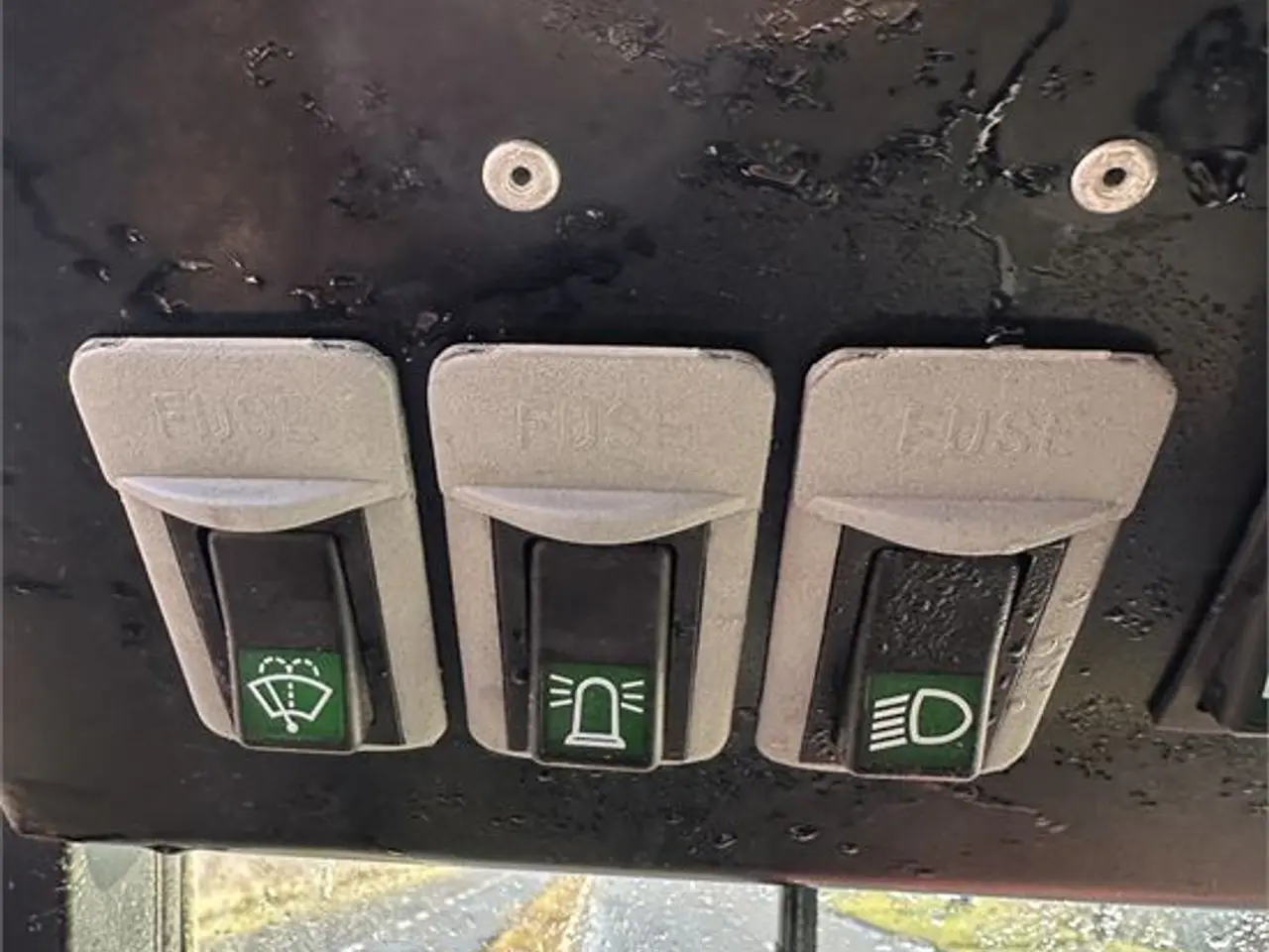 Billede 20 - Massey Ferguson 1523 -Only 375 hours With broom and salt spreder
