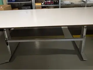 Stort hæve-/sænke pakkebord – 300 x 110 cm
