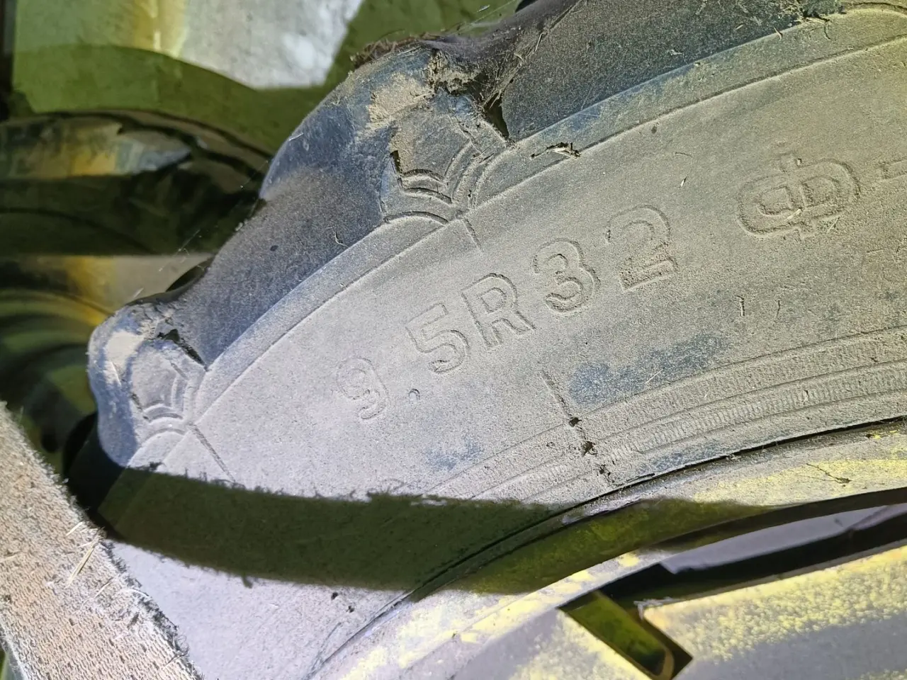Billede 7 - - - - Sprøjte hjul. Front 9.5 R 32, bag 300/95 R46