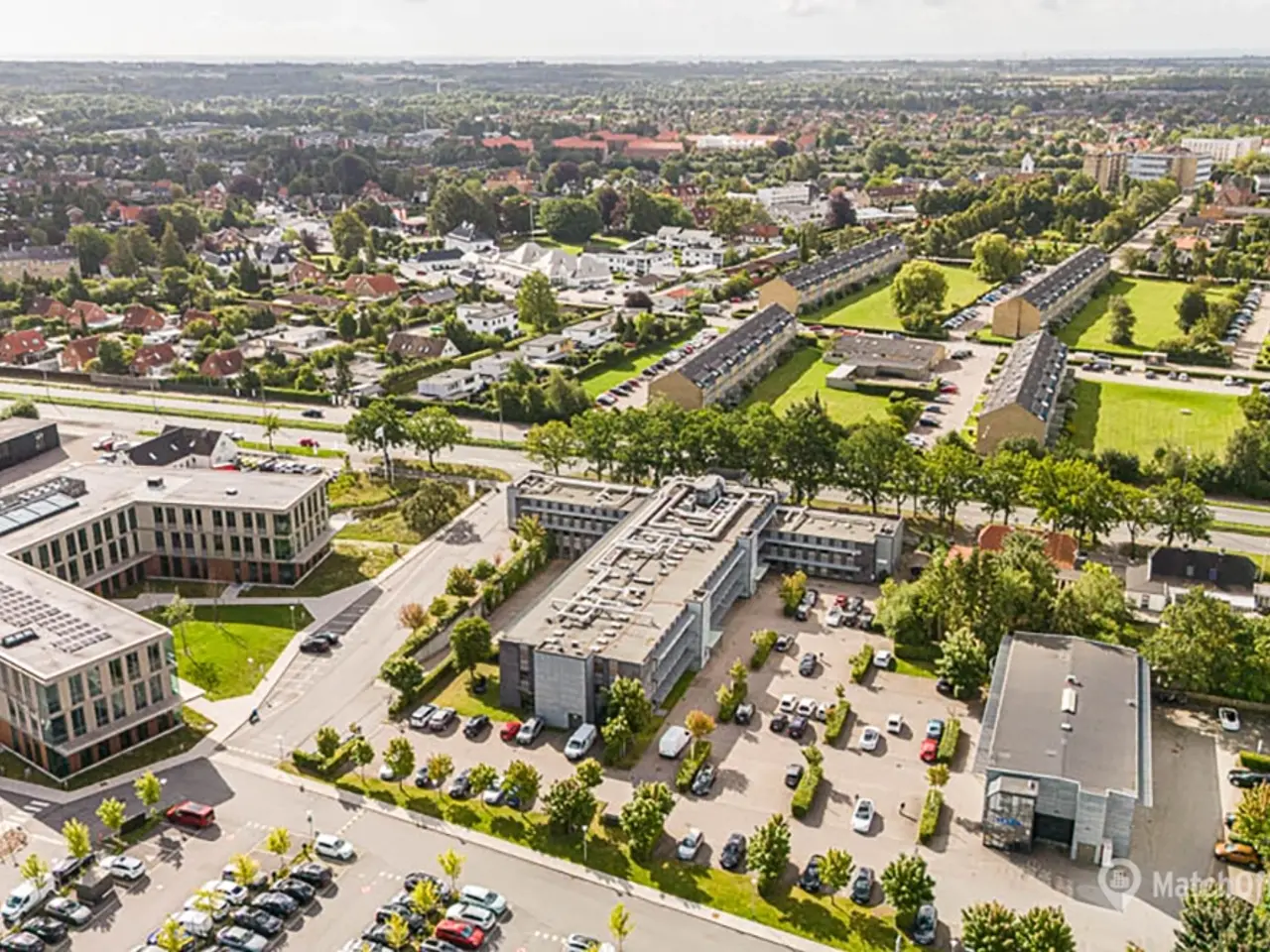 Billede 2 - Kontor med lys fra alle sider på 1. sal
