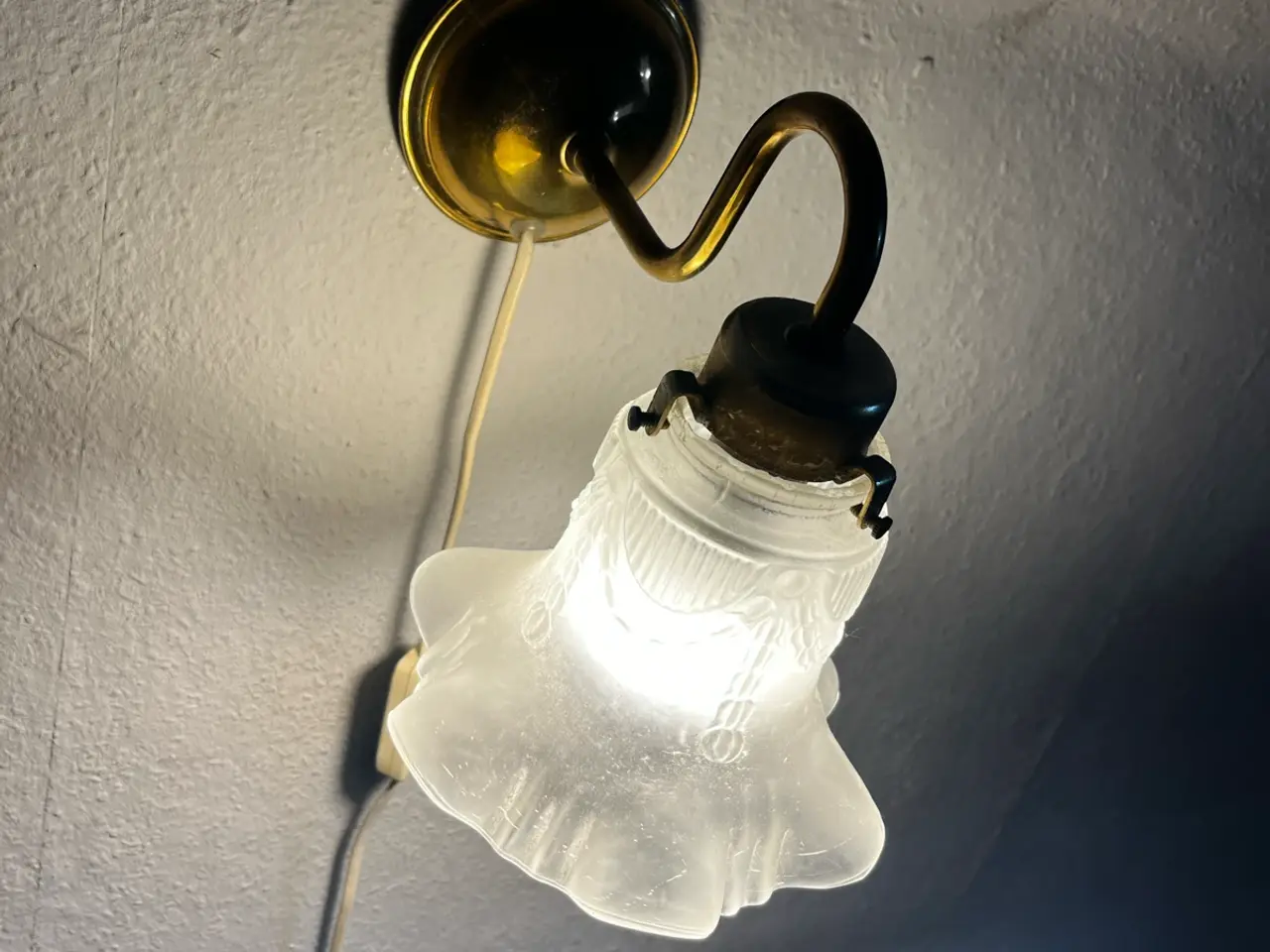 Billede 9 - 4 matchende lamper i messing og  glas 