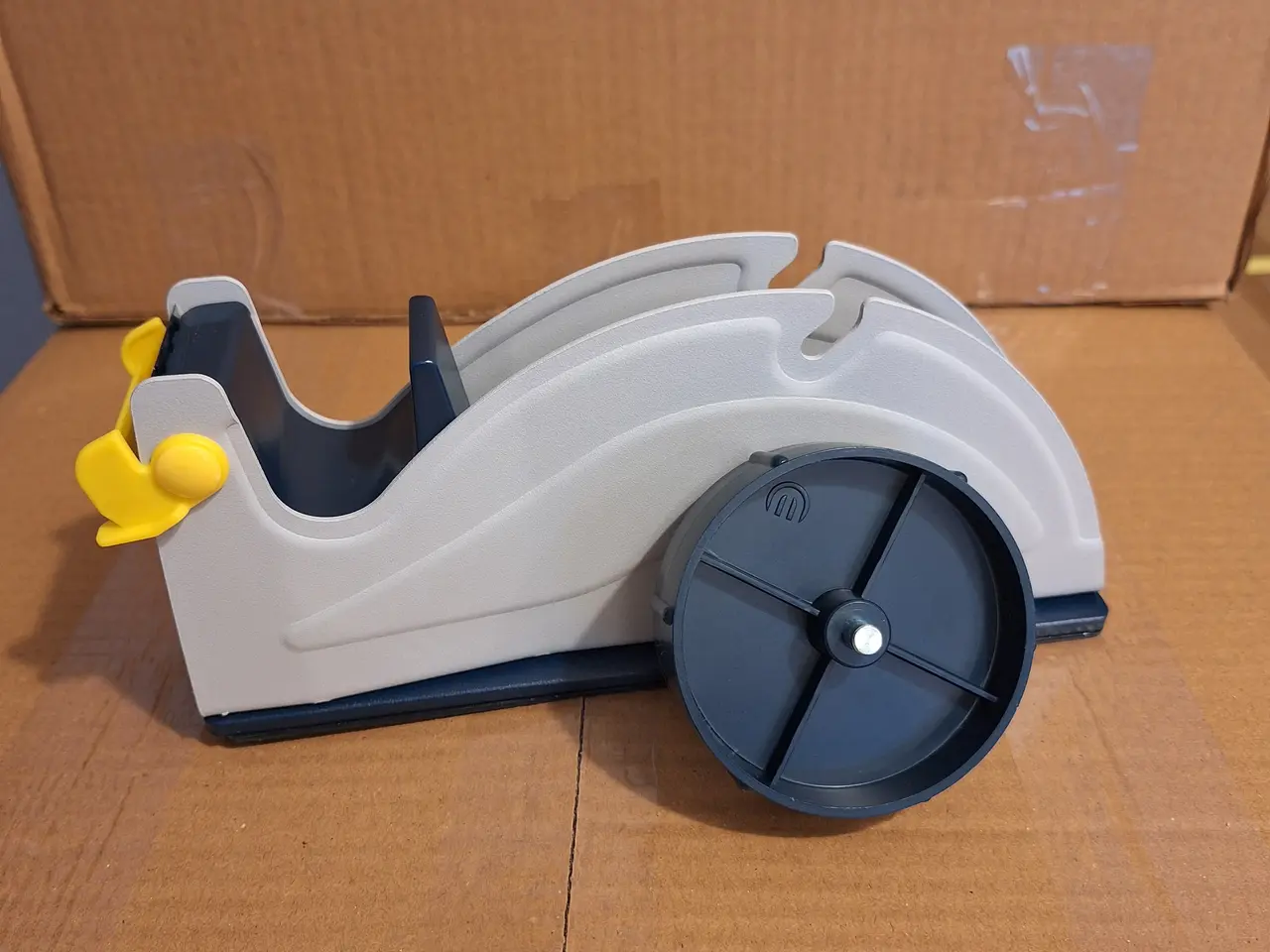 Billede 3 - Tung tapedispenser / tapeholder, står helt fast på