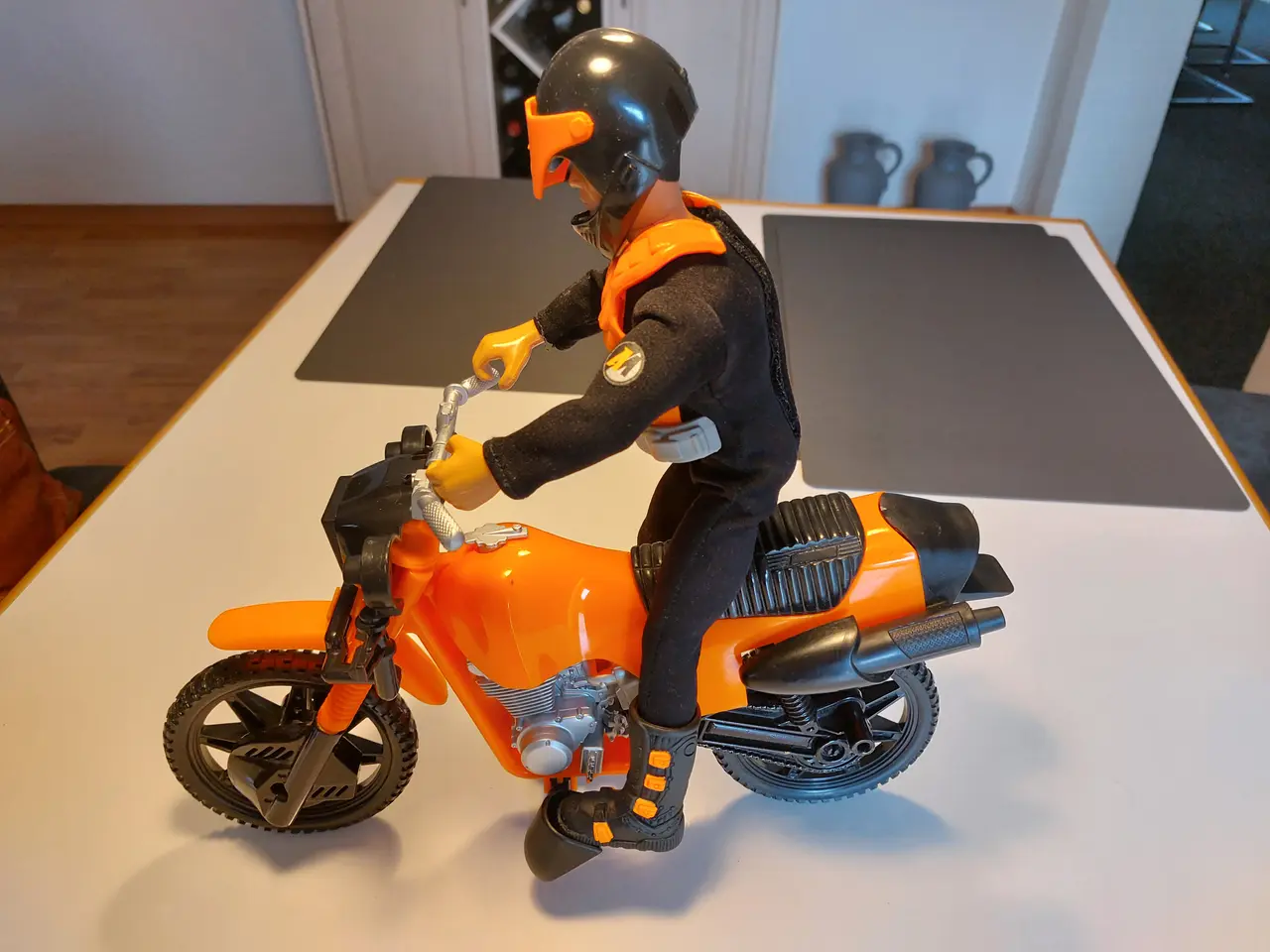 Billede 1 - Action figur m/ bike