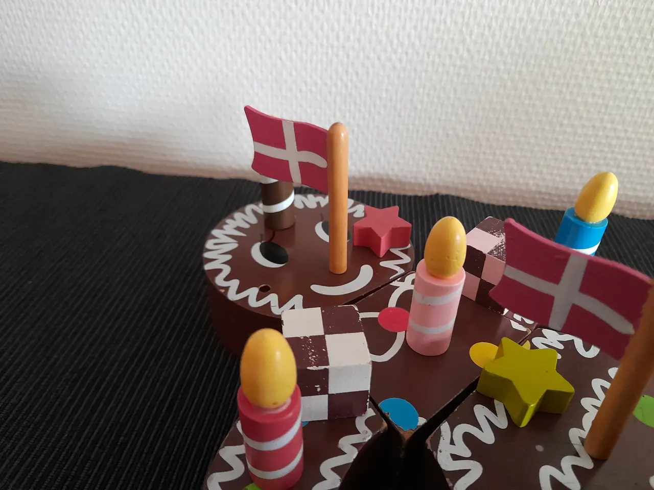 Billede 5 - Mamamemo kagekone med flag, lys og slik.