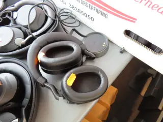 Headset JABRA Evolve2 85 med ladestand (med dongle)