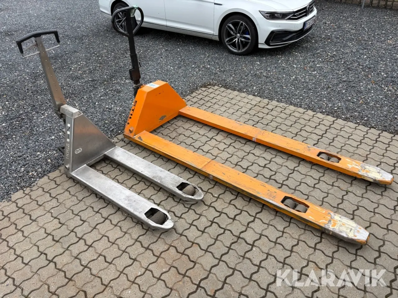 Billede 2 - Palleløftere Still Og NH Handling 2 styk