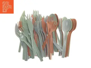 Plastikbestik sæt (str. 19 knove, 22 gafler, 22 skeer 18 cm)