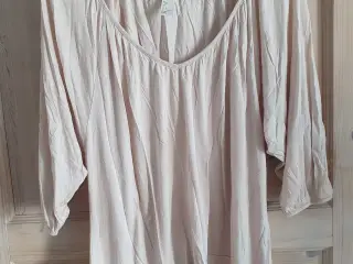 Pudderfarvet bluse