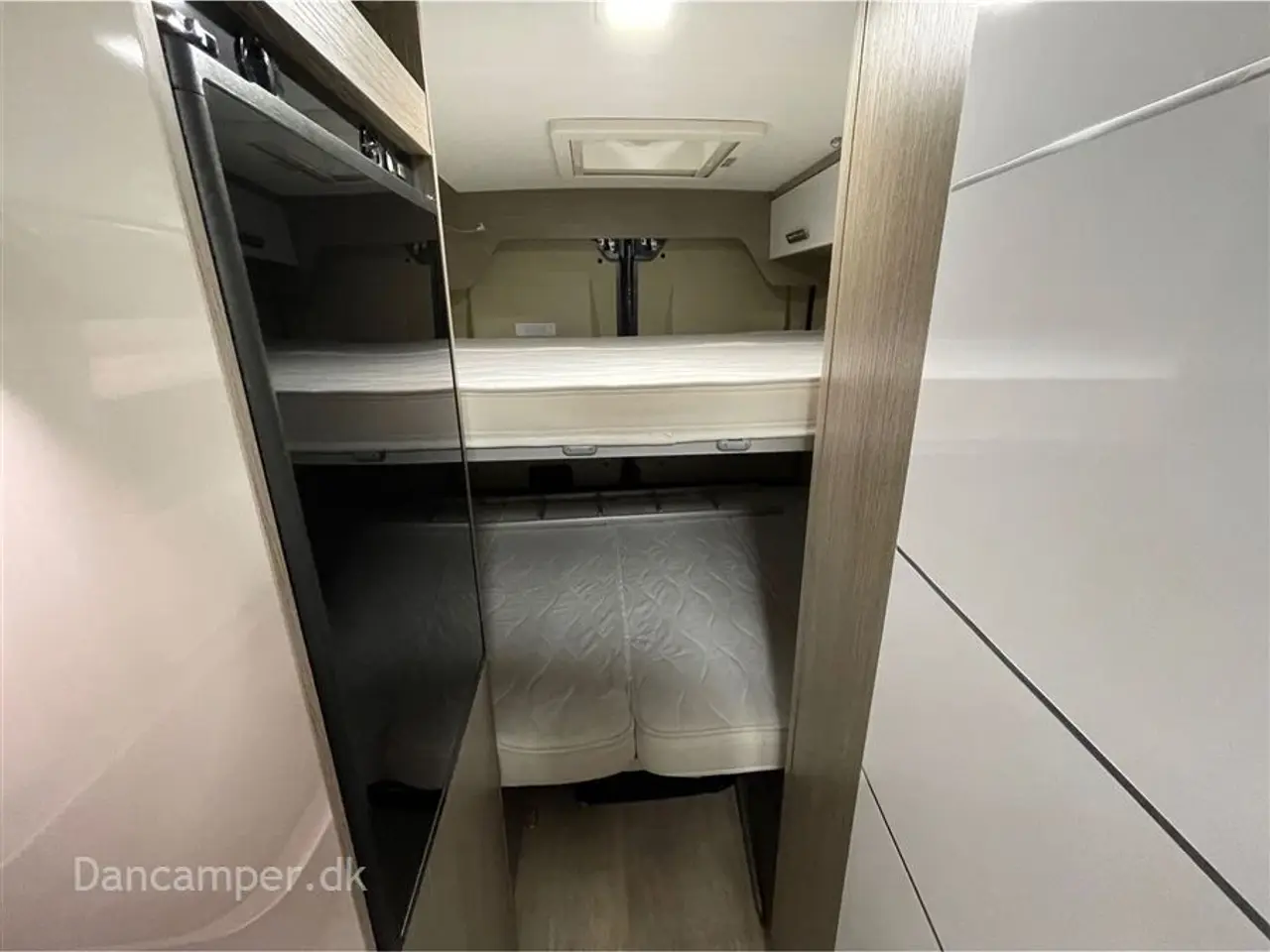 Billede 29 - 2023 - Chausson ROAD LINE V594 VIP MAX UNDER KLARGØRING! Super spændende, kort van med to dobbeltsenge på tværs i køjesystem. 2,2, L motor , 140 HK, solcelle og markise m.m.