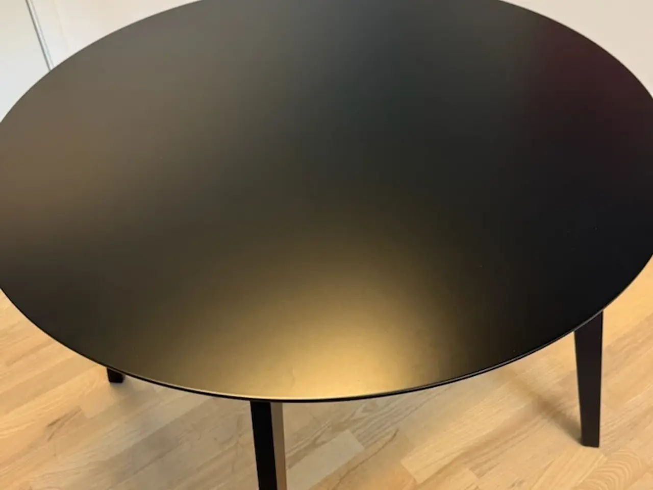 Billede 2 - Nyt spisebord fra styling ifm. hurtigere udlejning
