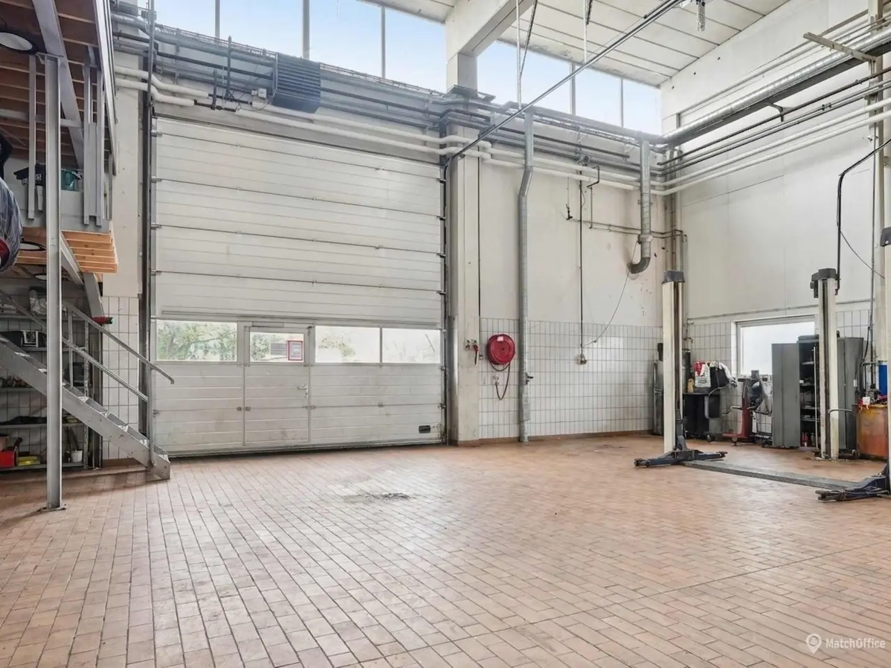 Billede 7 - 839 m² højlofter lager/værksted med kontor