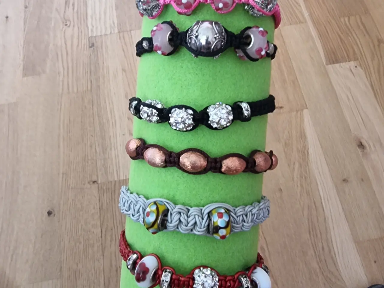 Billede 4 - Diverse knyttede armbånd