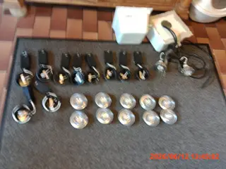 10 spotlys med fatning og 2 i box