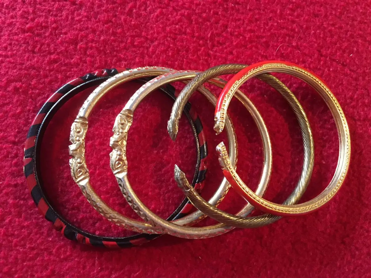 Billede 1 - Diverse armbånd til salg