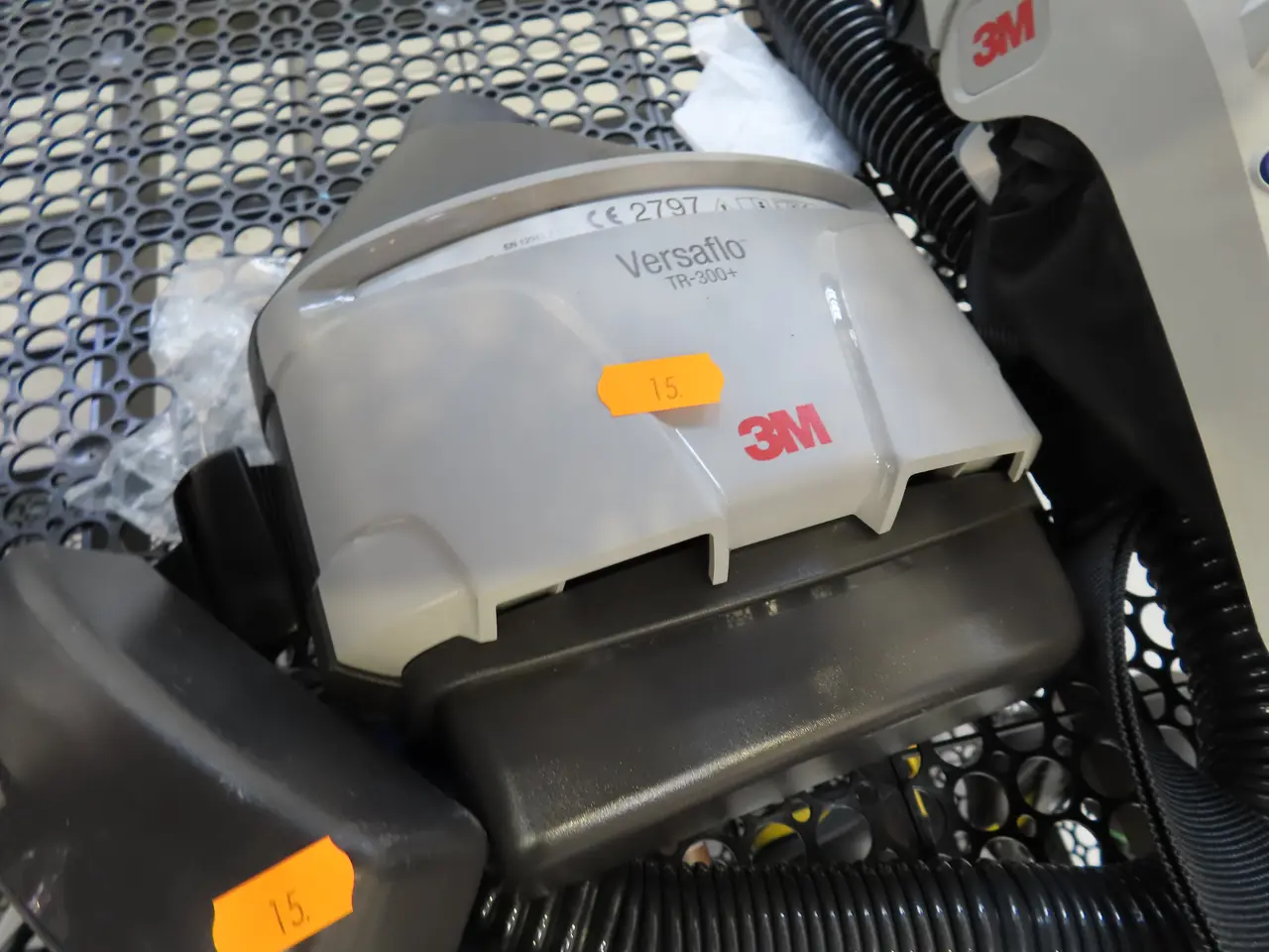 Billede 4 - Åndedrætsværn 3M Versaflo M-300 med filter 3M Versaflo samt batteri