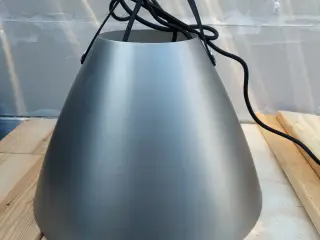 Stor loftlampen i metal