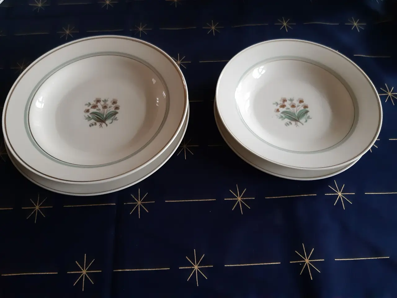 Billede 4 - Smukt "Juvel" spise/kaffestel - i snit 7 kr pr del