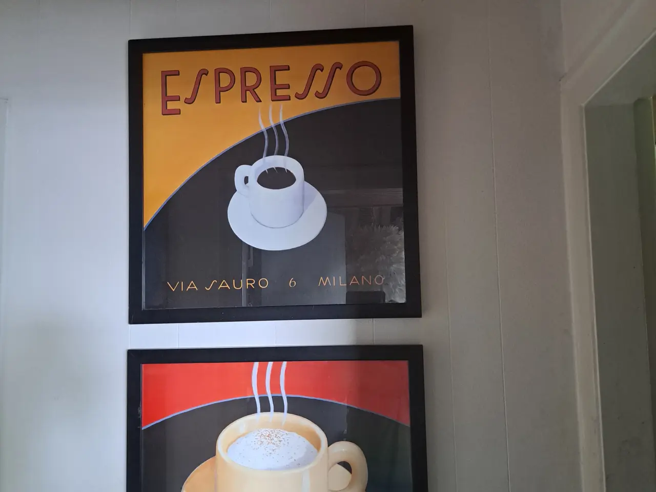 Billede 1 - Kaffe billeder i rammer og 3 kaffe brikker i keram