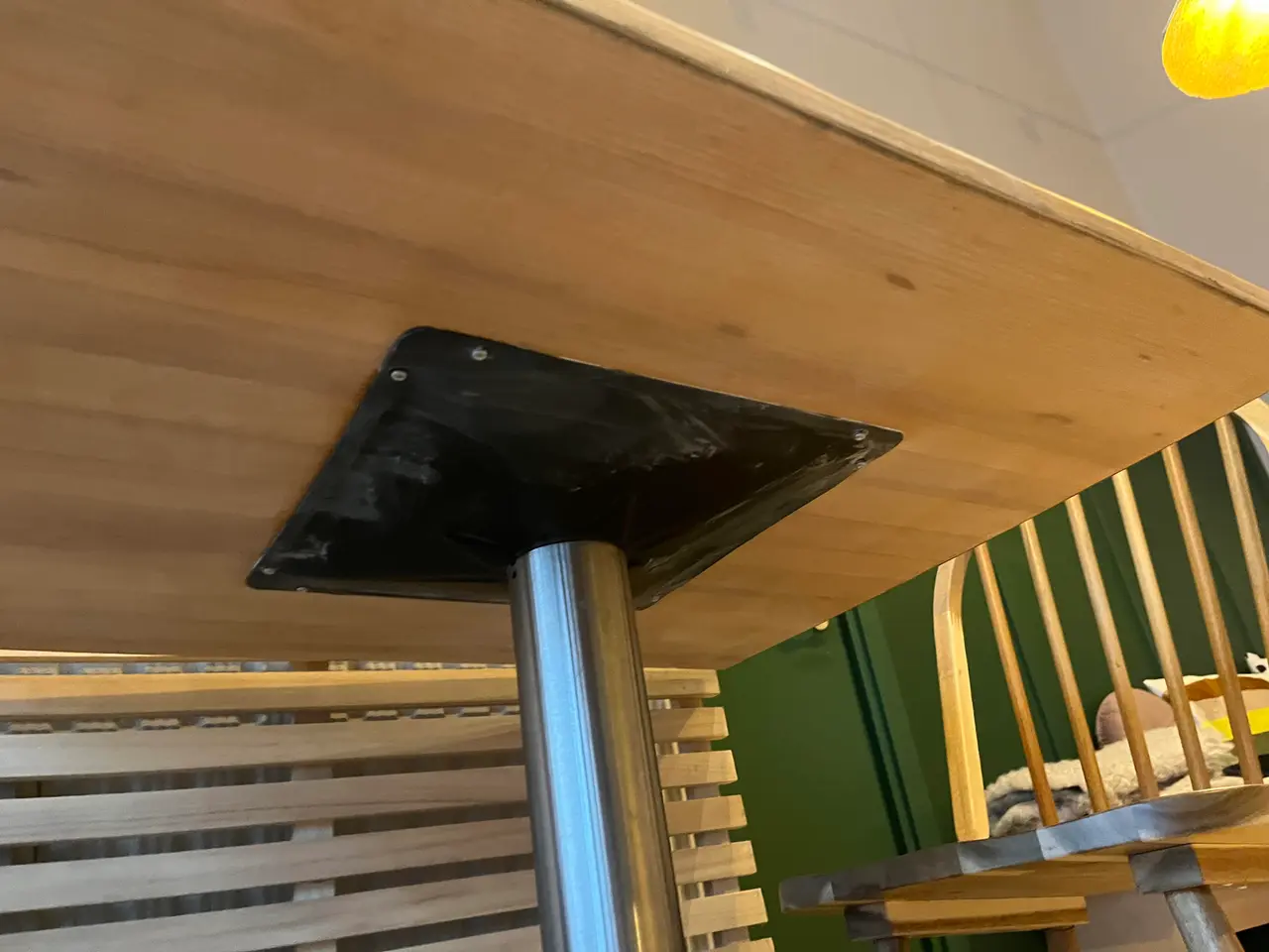 Billede 5 - Cafe bord sæt m. 2 Stk. Stole i træ.