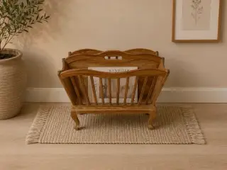 Klassisk magasinholder i Egetræ.