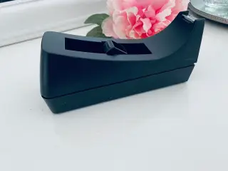 Tape dispenser