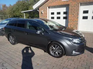 Toyota Avensis 1,8 VVT-i T2 Premium stc.