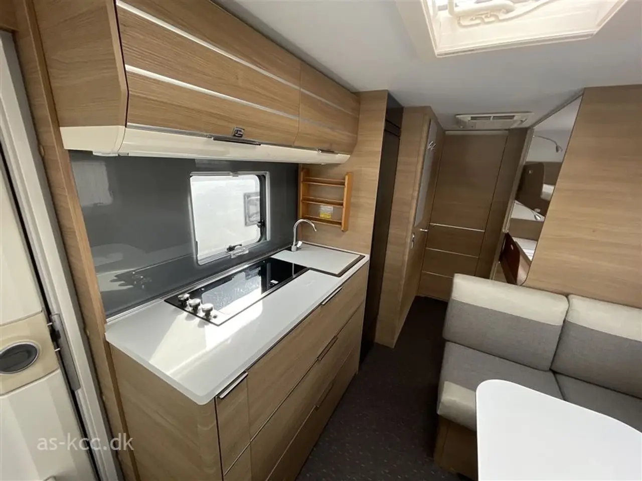 Billede 10 - 2020 - Adria Adora 573 PT Supreme edition   Adria Adora 573 PT Supreme Edition årg. 2020 7 sovepladser, 5 siddepladser. Køjer, dobbeltseng, rundsiddegruppe,  mover, solceller