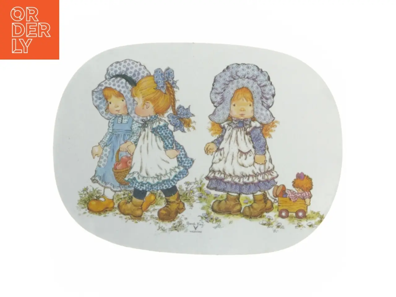 Billede 1 - Malet plade med figurer fra Sarah Kay (str. 24x17 cm)