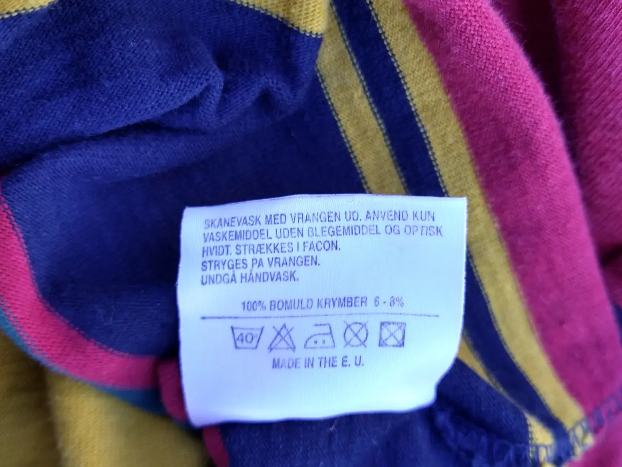 Billede 4 - sweater str. L, rød/gul/sort