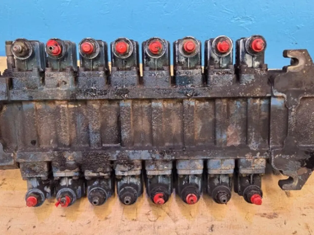 Billede 7 - New Holland LB115B Hydraulikventil 87305216