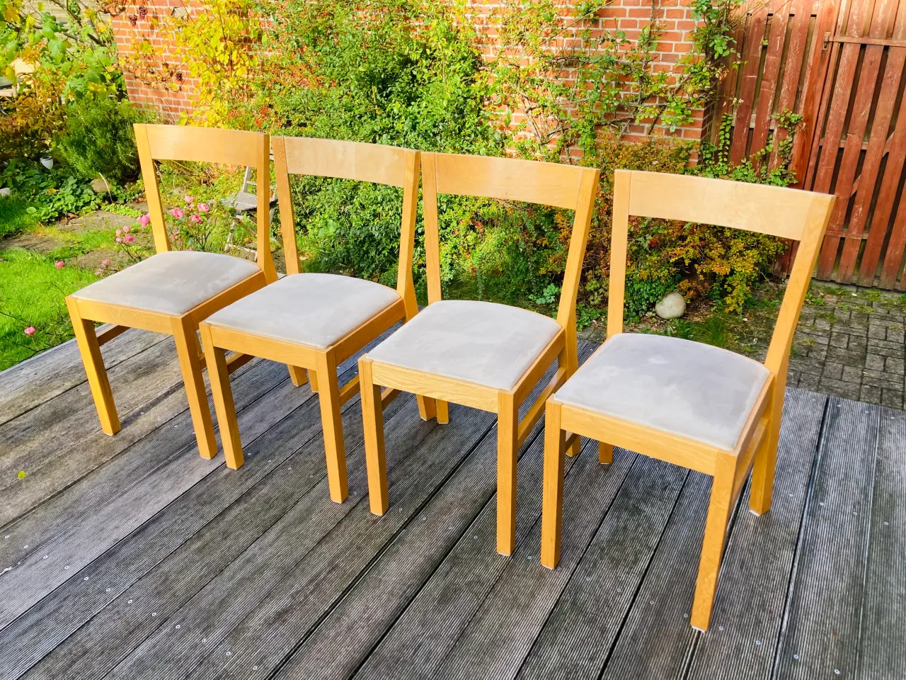 Billede 1 - 4 stk spisestuestole i massivt træ
