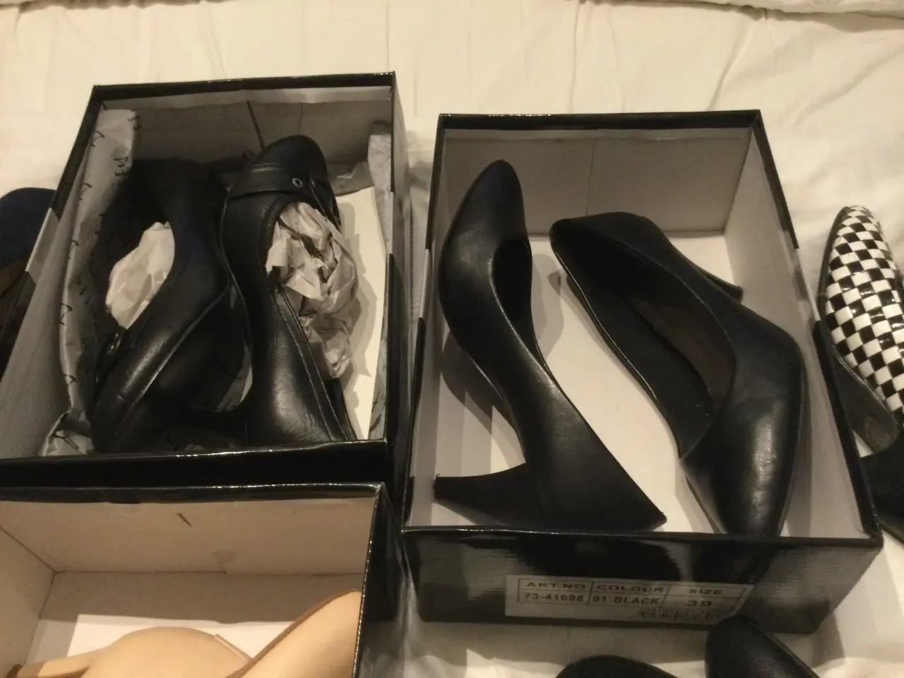 Billede 1 - Stilletter, sko str 39. 500 kr for 11 par 