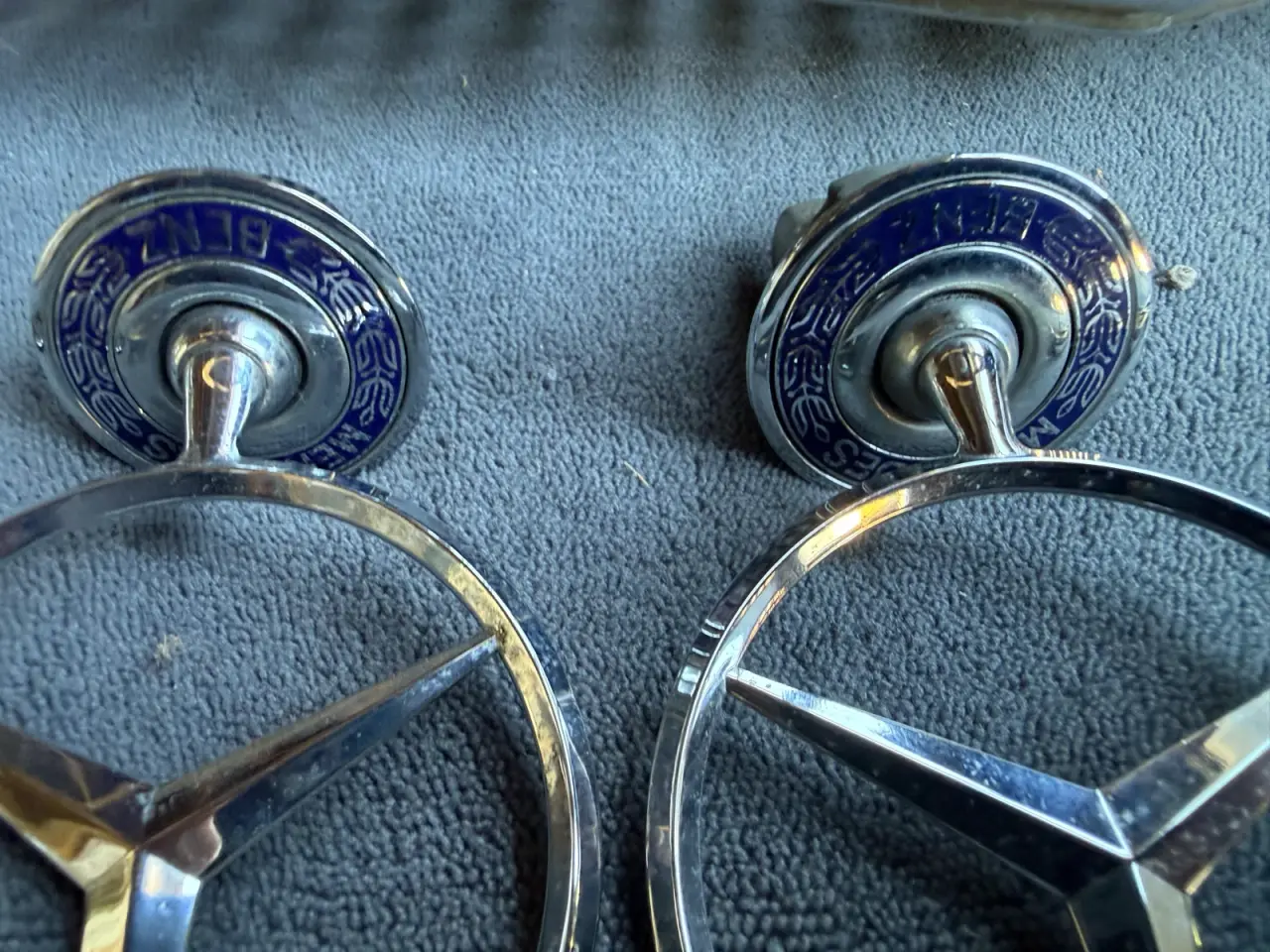 Billede 8 - Mercedes stjerner & 240D/306D logoer