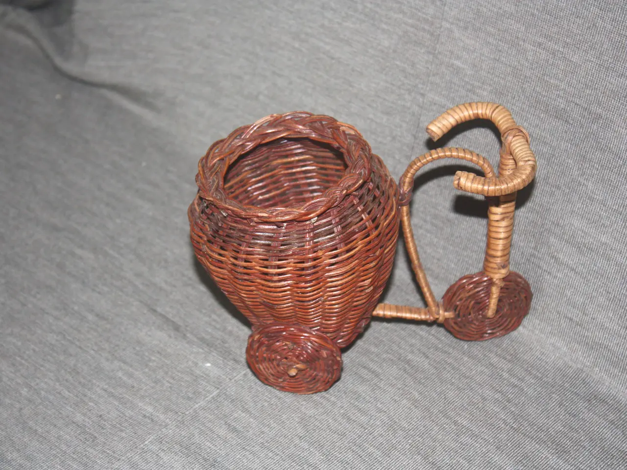 Billede 2 - Kurv / Flettet figur til Påske længde 16 cm