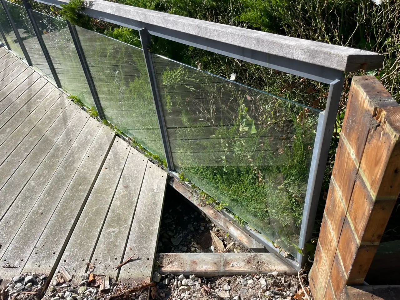 Billede 5 - Terrasse i galvaniseret stål med glas sider